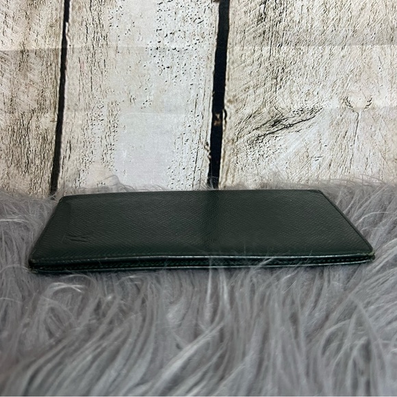 LOUIS VUITTON - taiga long wallet - Picture 3 of 11